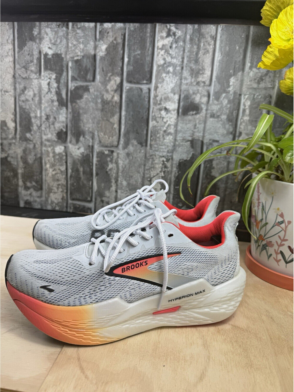 Brooks Hyperion Max 2 women Gray/White/Orange/Red/Black Low Top Mesh 1204231B443